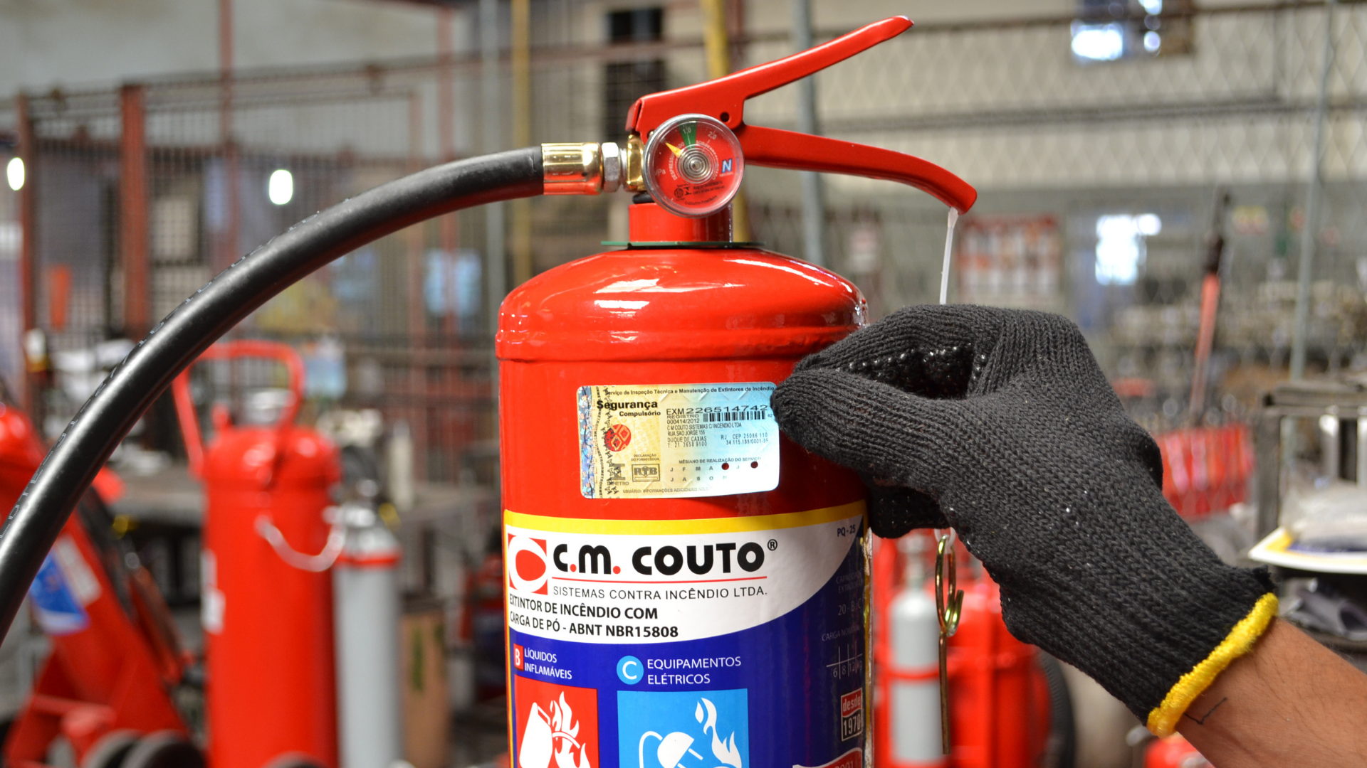 Extintor de incêndio falhou como realizar a manutenção.
